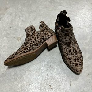 GB Girls Brown and Black Cheetah Print Girls Youth‎ Boots Ladies Size 4 / Vv-16